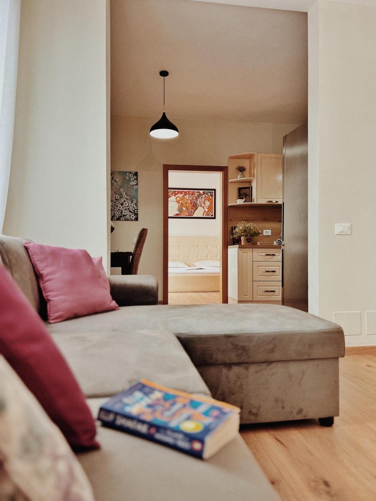 Cozy Rooftop Apartment - Your Home, Away From Home! ติรานา ภายนอก รูปภาพ