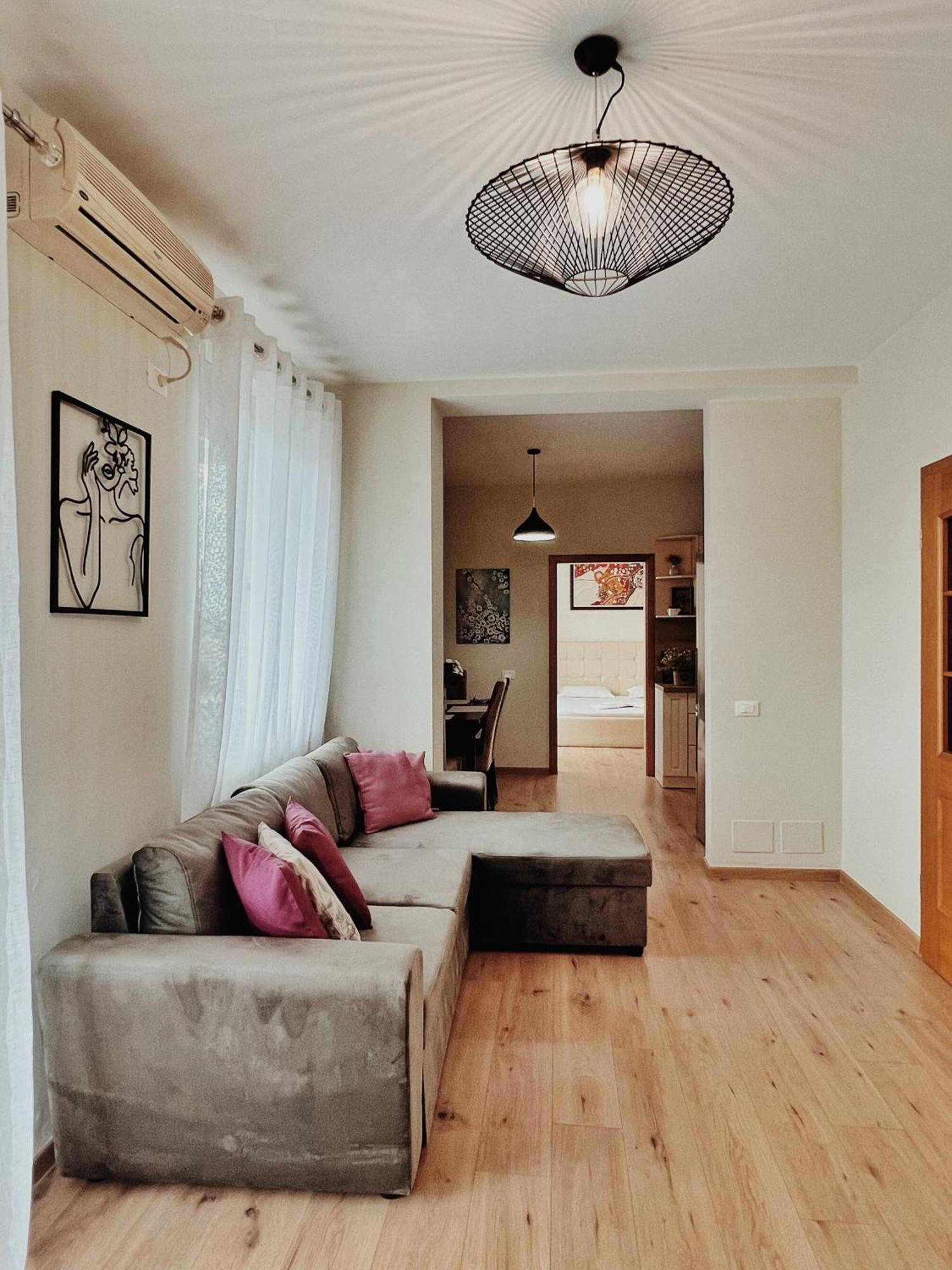 Cozy Rooftop Apartment - Your Home, Away From Home! ติรานา ภายนอก รูปภาพ