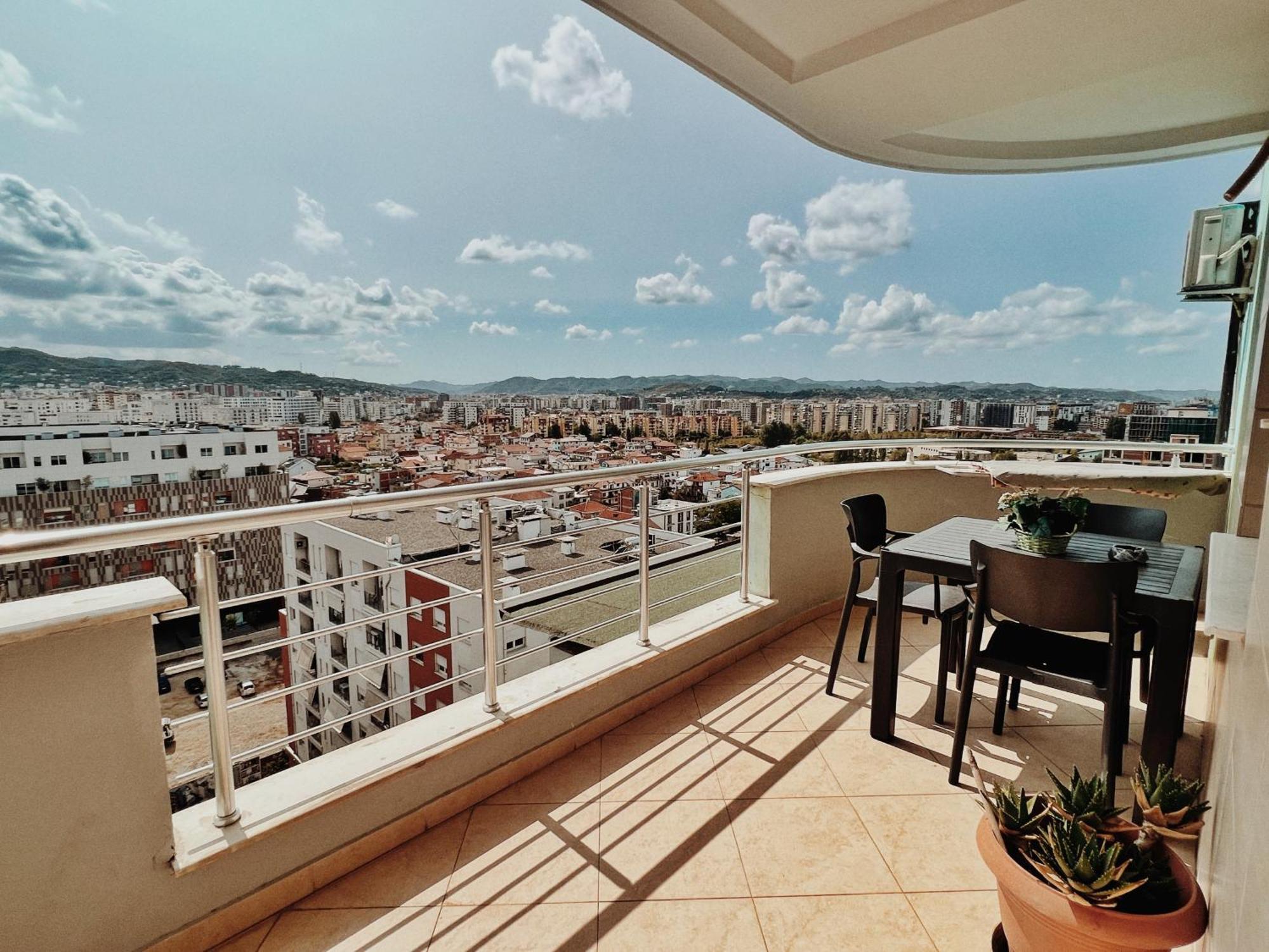 Cozy Rooftop Apartment - Your Home, Away From Home! ติรานา ภายนอก รูปภาพ